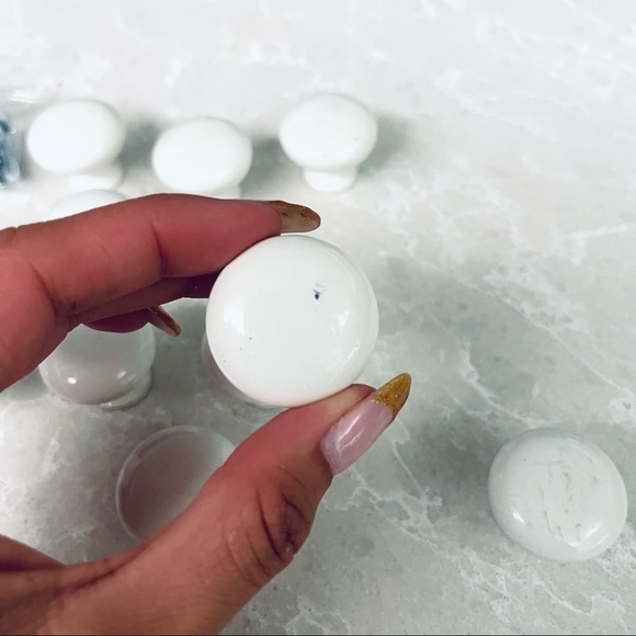 10 White Porcelain, Round Door Knobs (Plus Package of Screws) - Picture 5 of 8